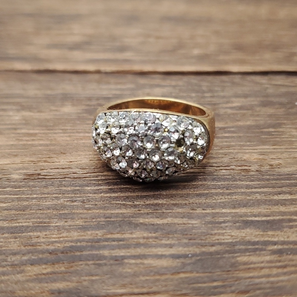Size 6.5 R571 18k ge crystal cluster ring missing tiny stone